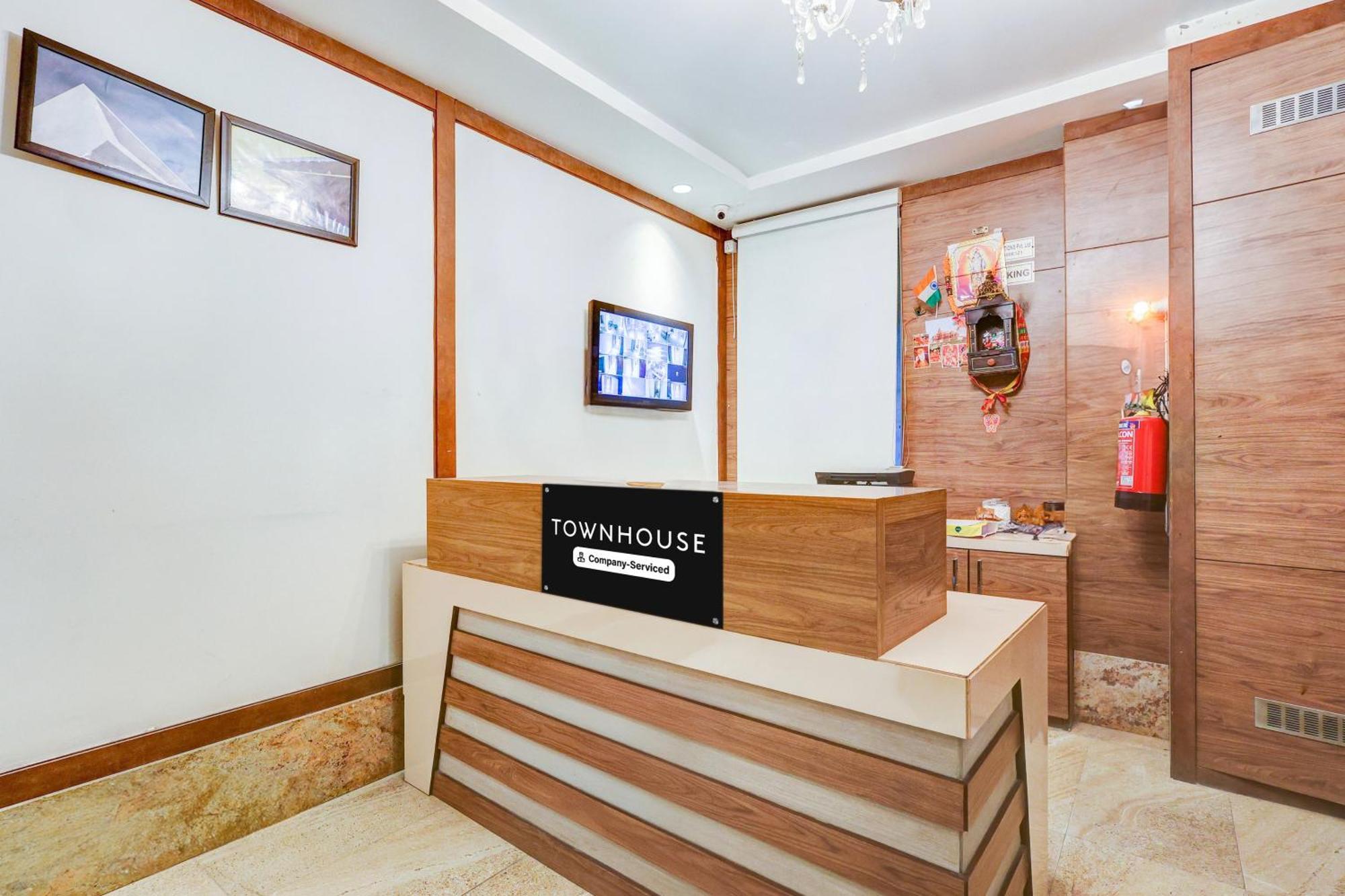 Super Townhouse Chhatarpur Near Metro Park New Delhi Luaran gambar