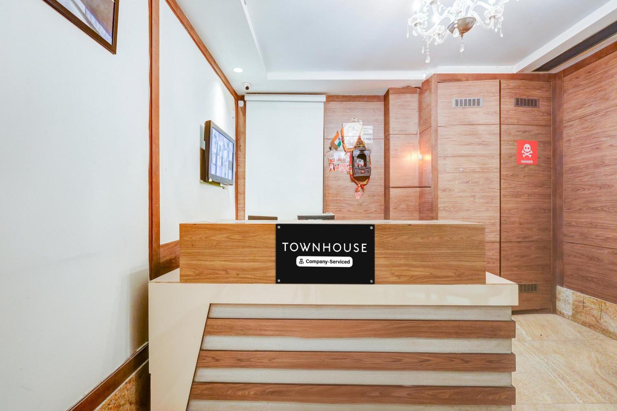 Super Townhouse Chhatarpur Near Metro Park New Delhi Luaran gambar