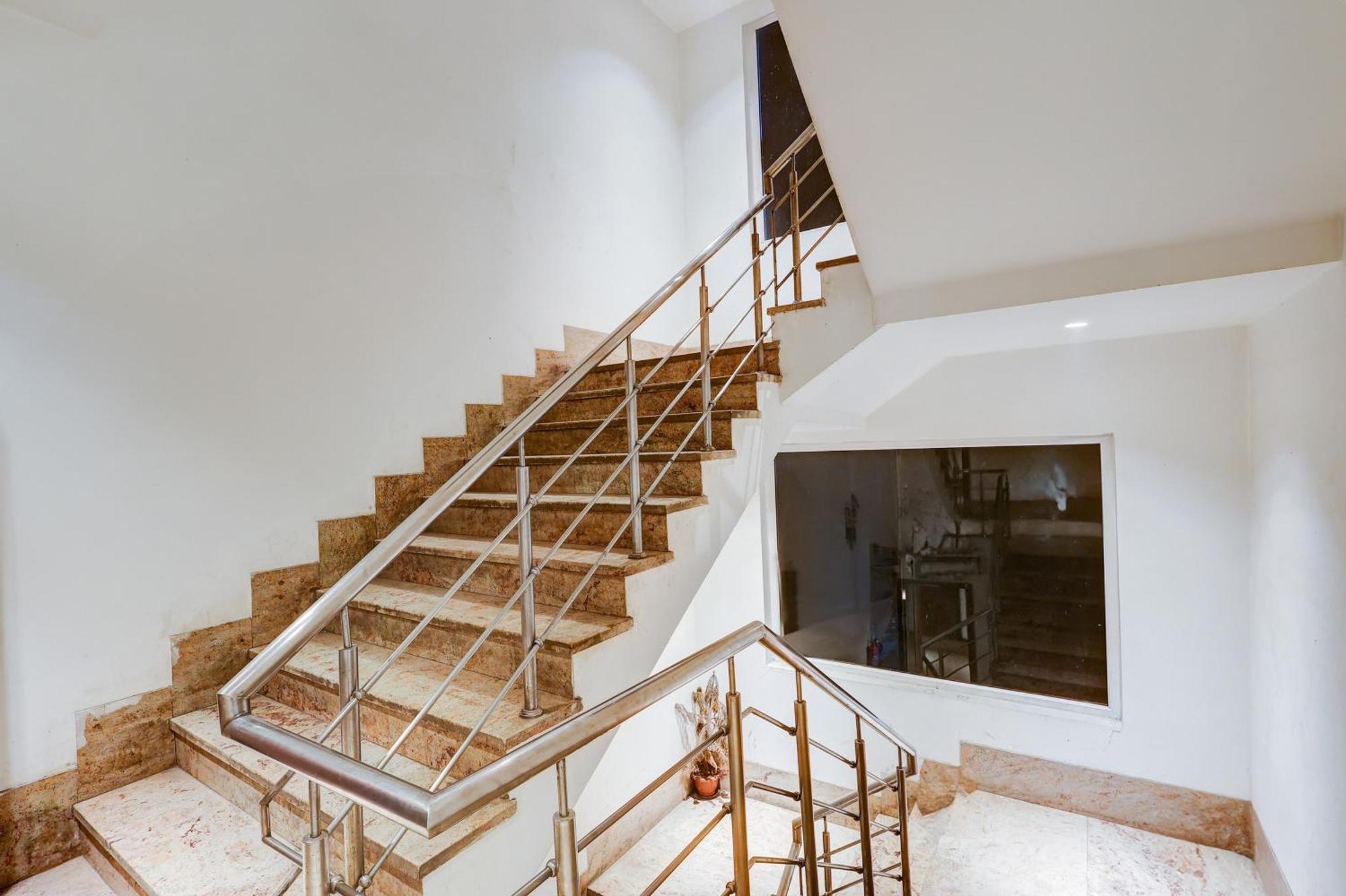 Super Townhouse Chhatarpur Near Metro Park New Delhi Luaran gambar
