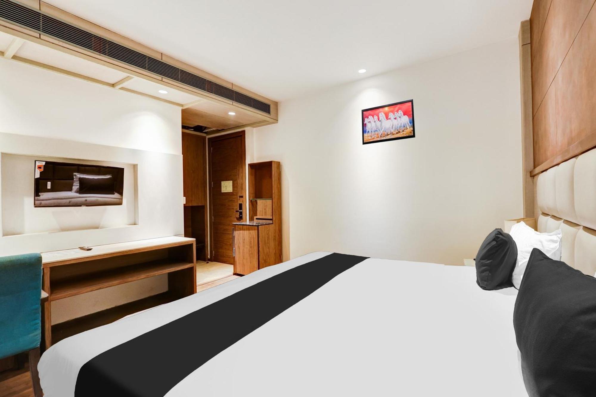 Super Townhouse Chhatarpur Near Metro Park New Delhi Luaran gambar