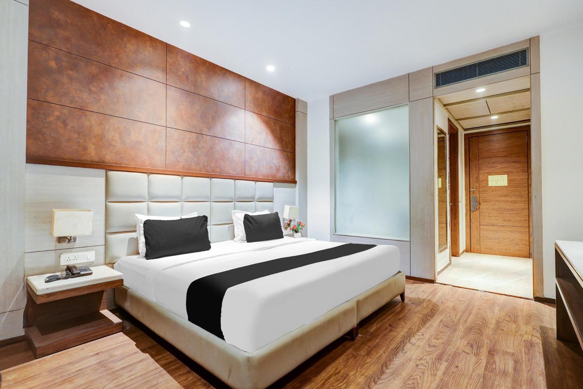 Super Townhouse Chhatarpur Near Metro Park New Delhi Luaran gambar