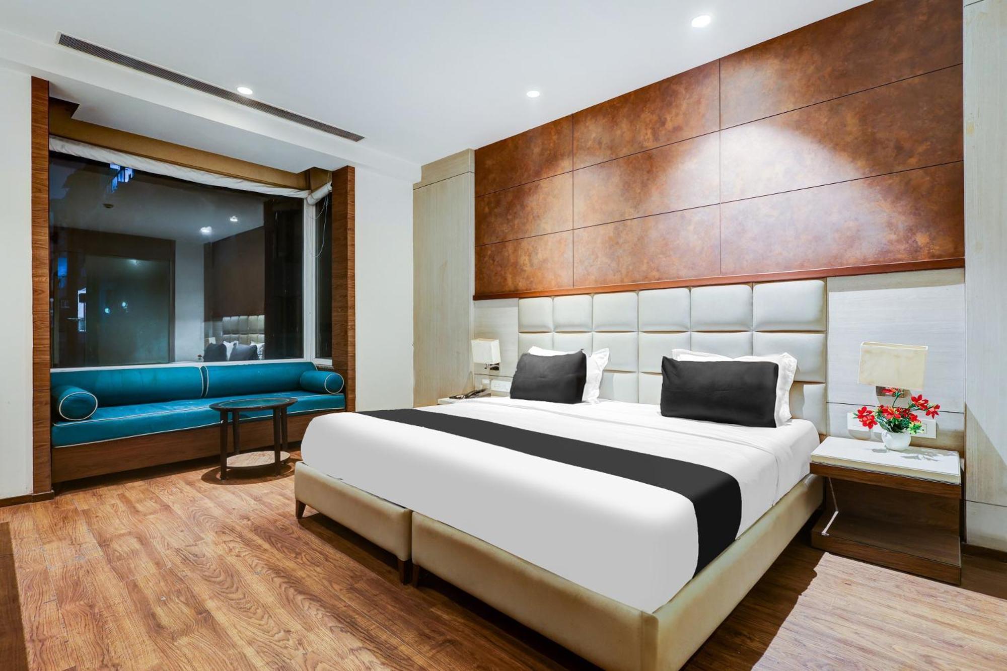 Super Townhouse Chhatarpur Near Metro Park New Delhi Luaran gambar